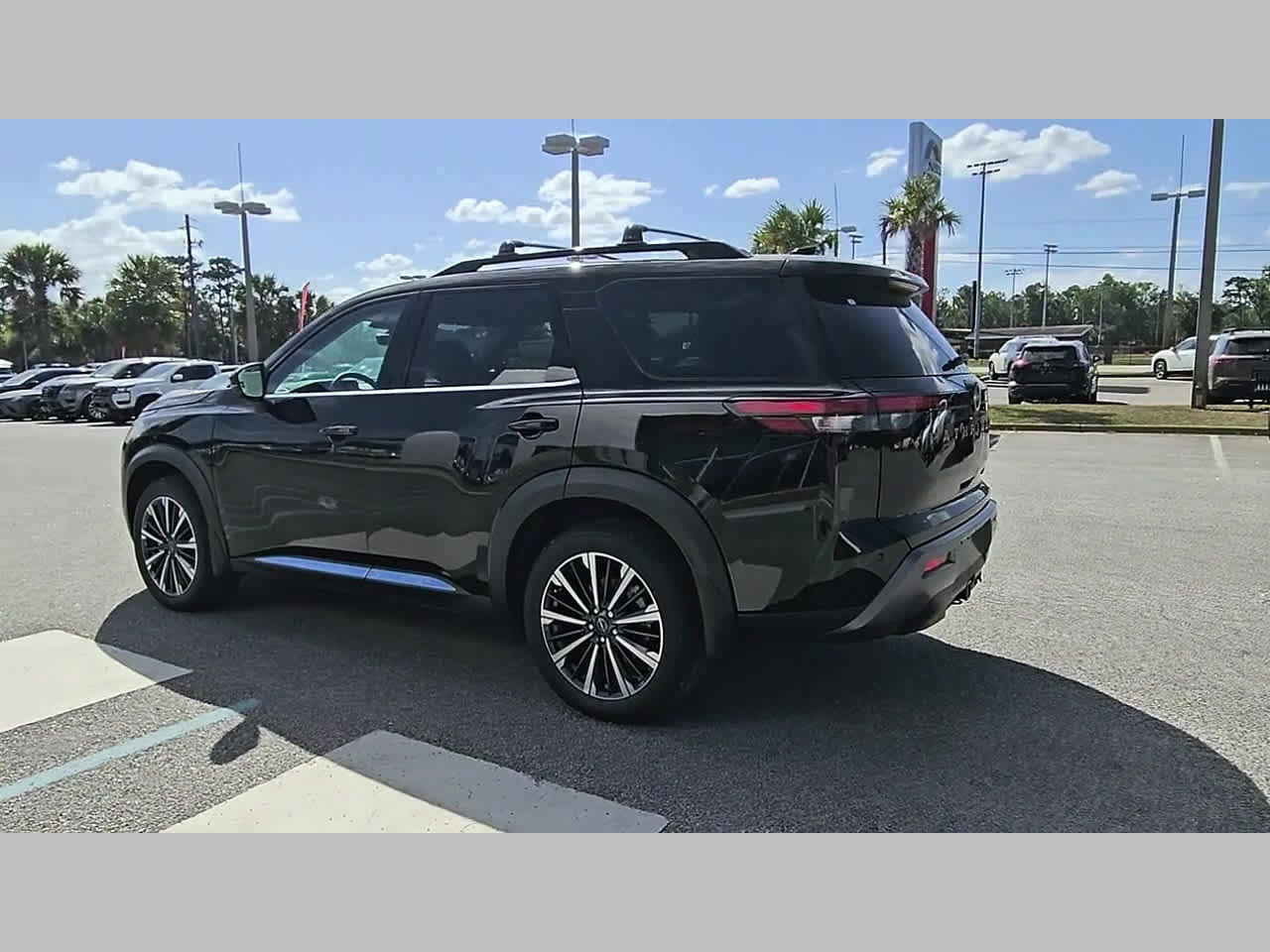 New 2026 Nissan Pathfinder Platinum FWD image 29