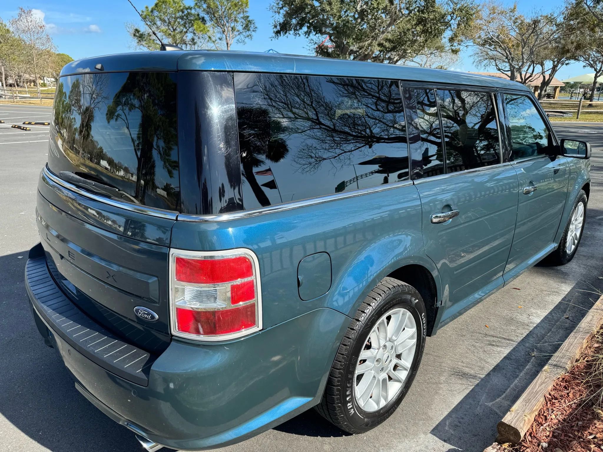 Used 2016 Ford Flex SEL w/ Equipment Group 202A FWD image 11