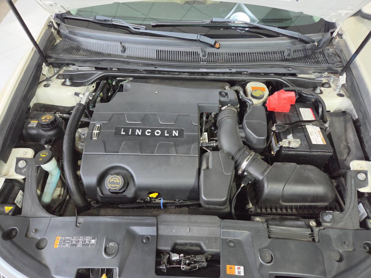 Used 2015 Lincoln MKS AWD w/ Equipment Group 101A image 37