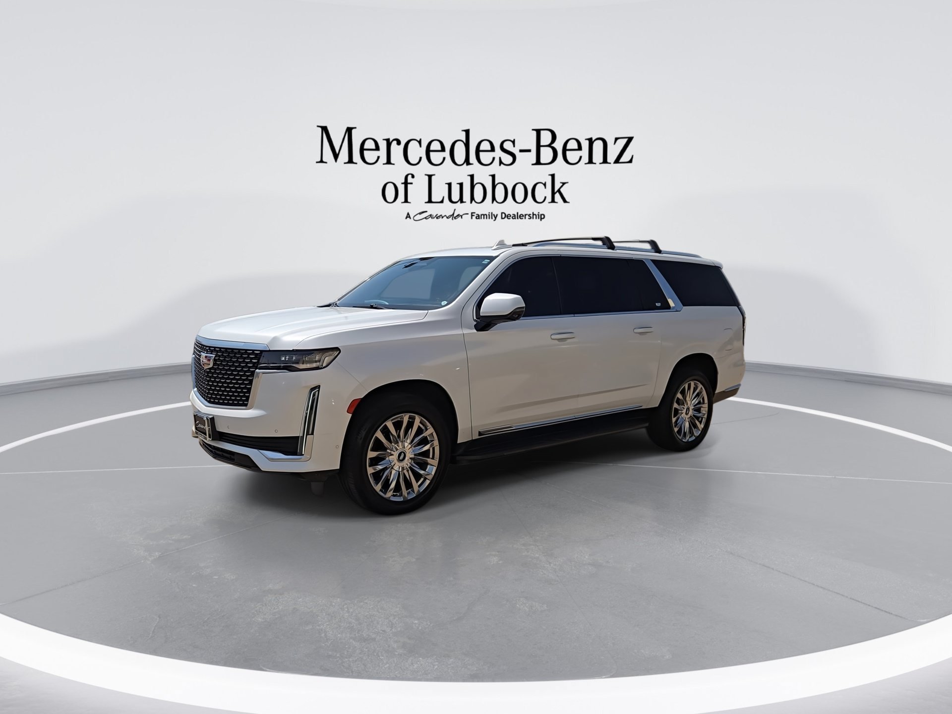 Used 2022 Cadillac Escalade ESV Premium Luxury AWD/4WD image 4