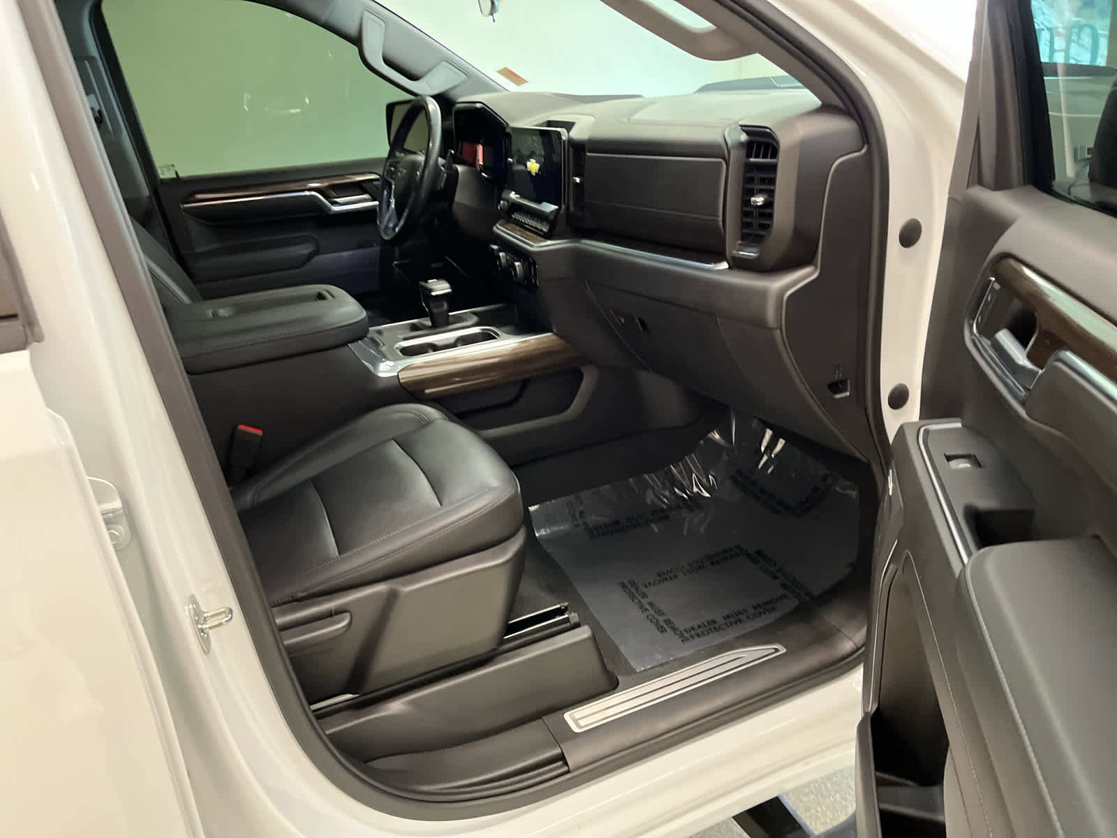 Used 2022 Chevrolet Silverado 1500 LT Trail Boss w/ LT Trail Boss Premium Package image 17