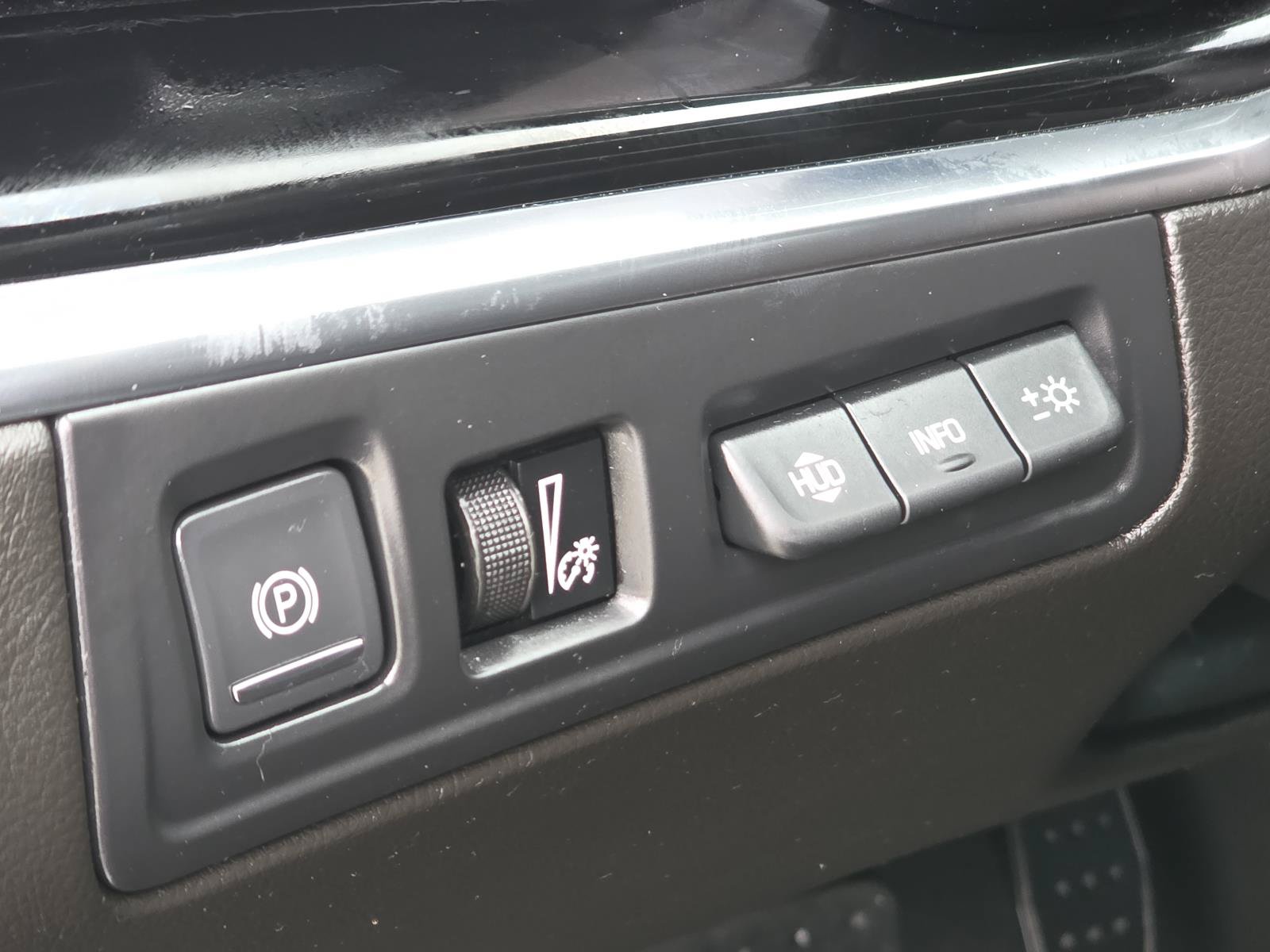 Used 2022 Cadillac XT6 Premium Luxury w/ Technology Package FWD image 22
