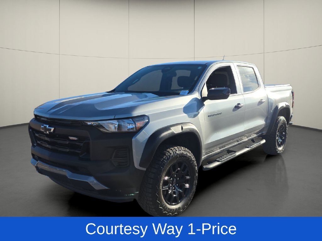 Used 2024 Chevrolet Colorado Trail Boss w/ Advanced Trailering Package AWD/4WD image 4