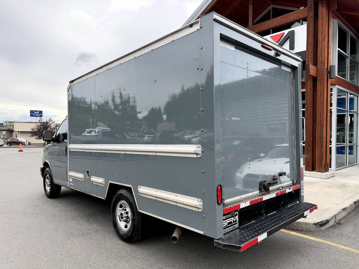Used 2019 GMC Savana 3500 w/ Driver Convenience Package RWD image 17