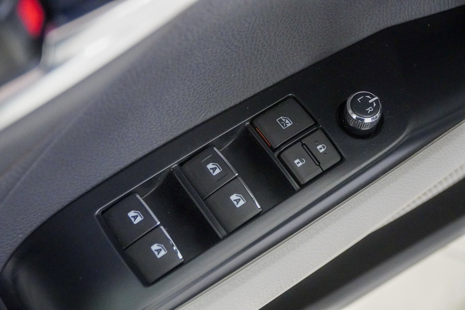 Used 2018 Toyota Camry XLE image 19