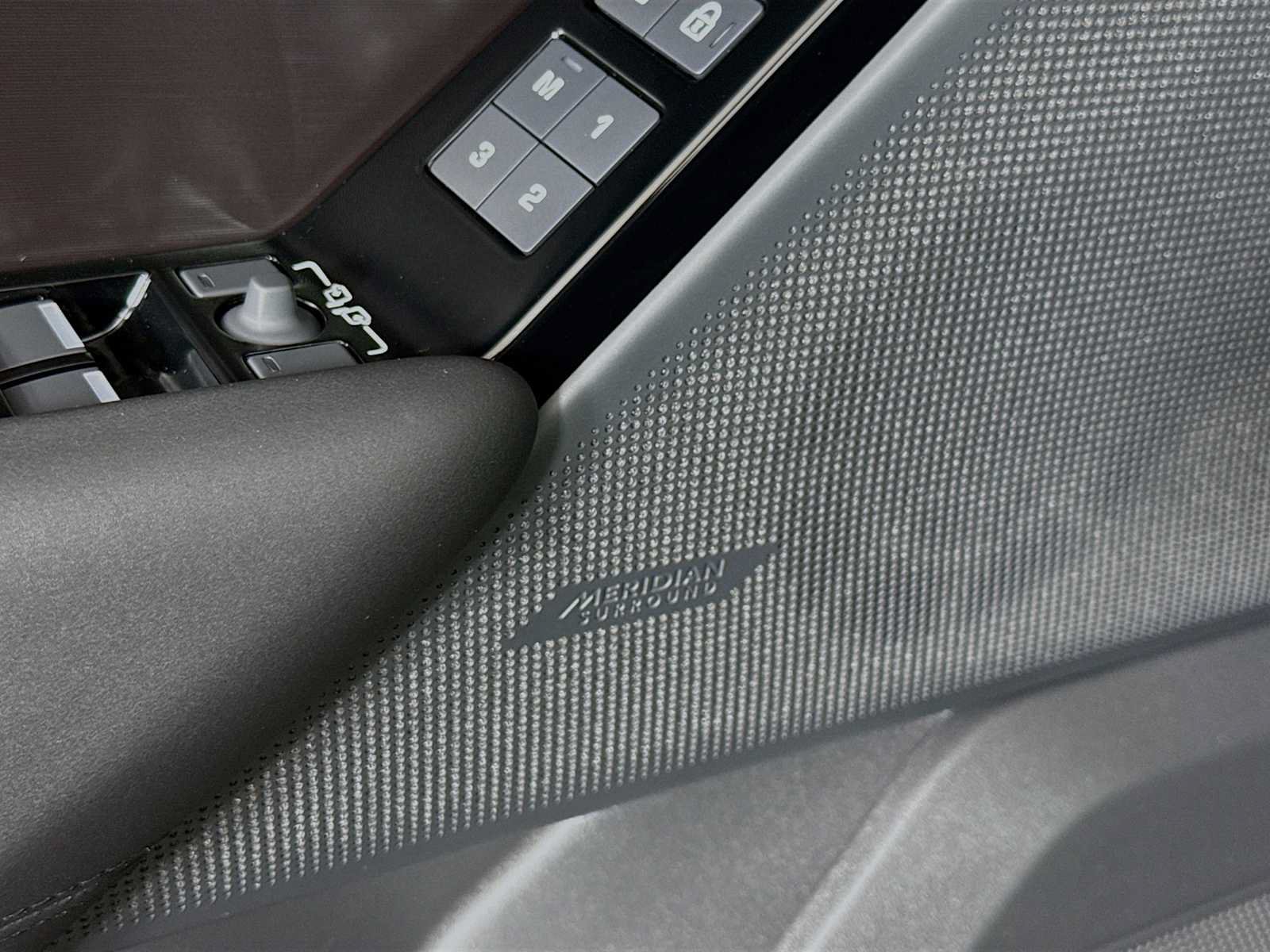 Used 2026 Land Rover Range Rover Velar Dynamic SE AWD/4WD image 19