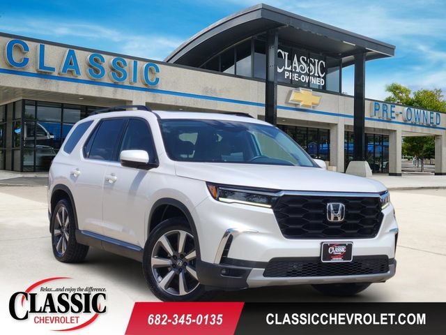 Used 2025 Honda Pilot Touring image 1