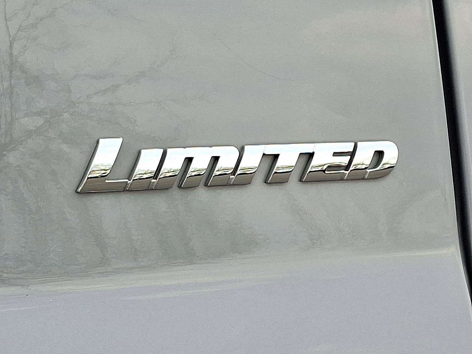 Used 2018 Toyota Tundra Limited w/ Limited Premium Package AWD/4WD image 28