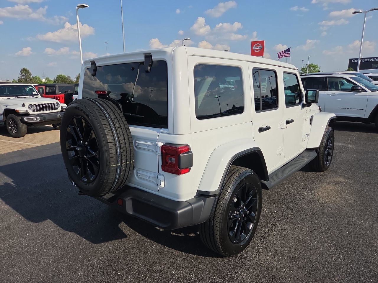 Used 2025 Jeep Wrangler Unlimited Sahara AWD/4WD image 7