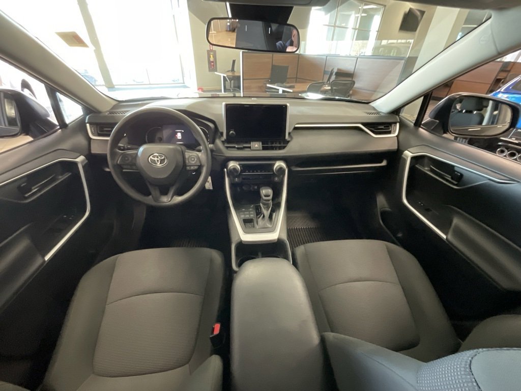 Used 2025 Toyota RAV4 LE image 9