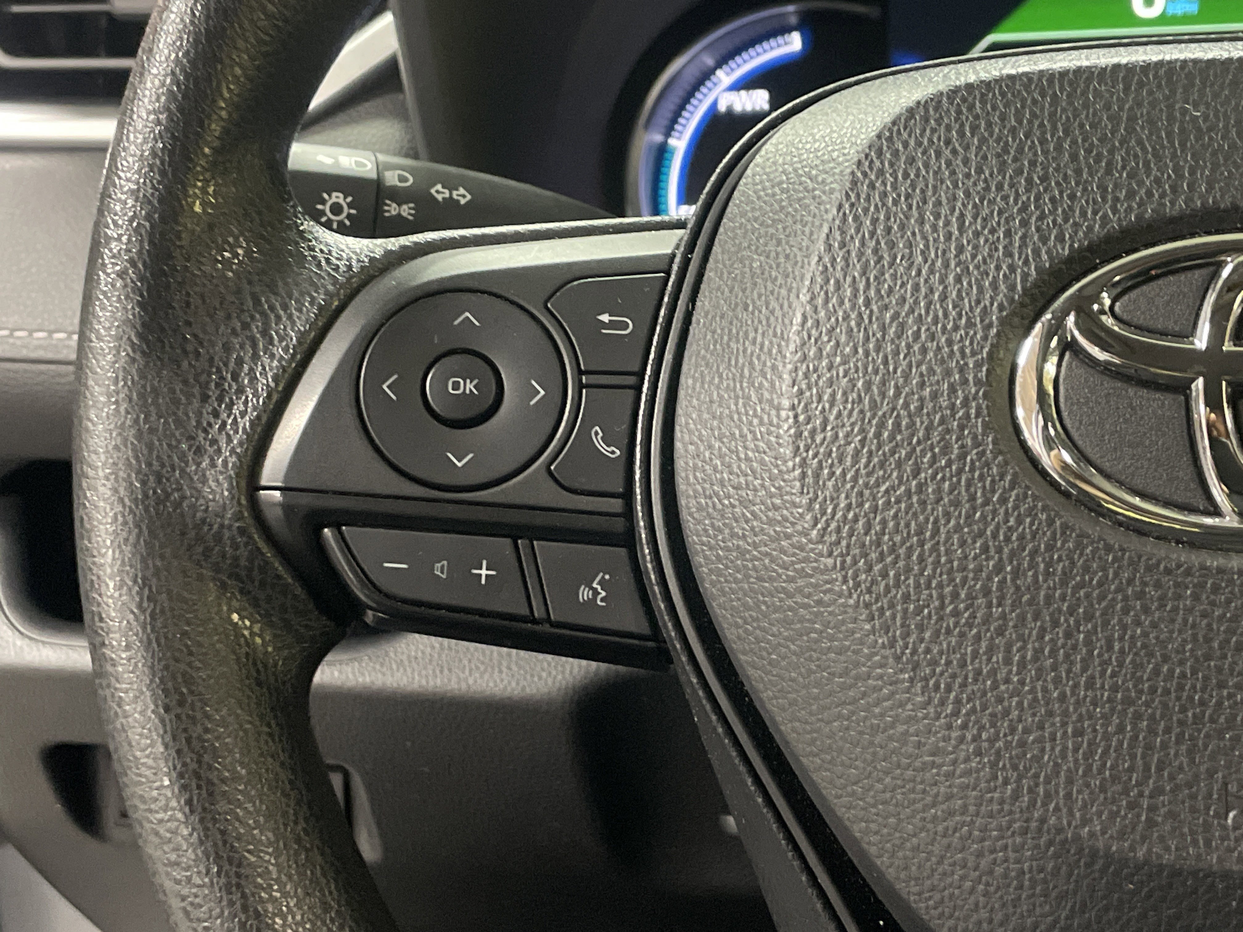 Used 2025 Toyota RAV4 XLE image 19