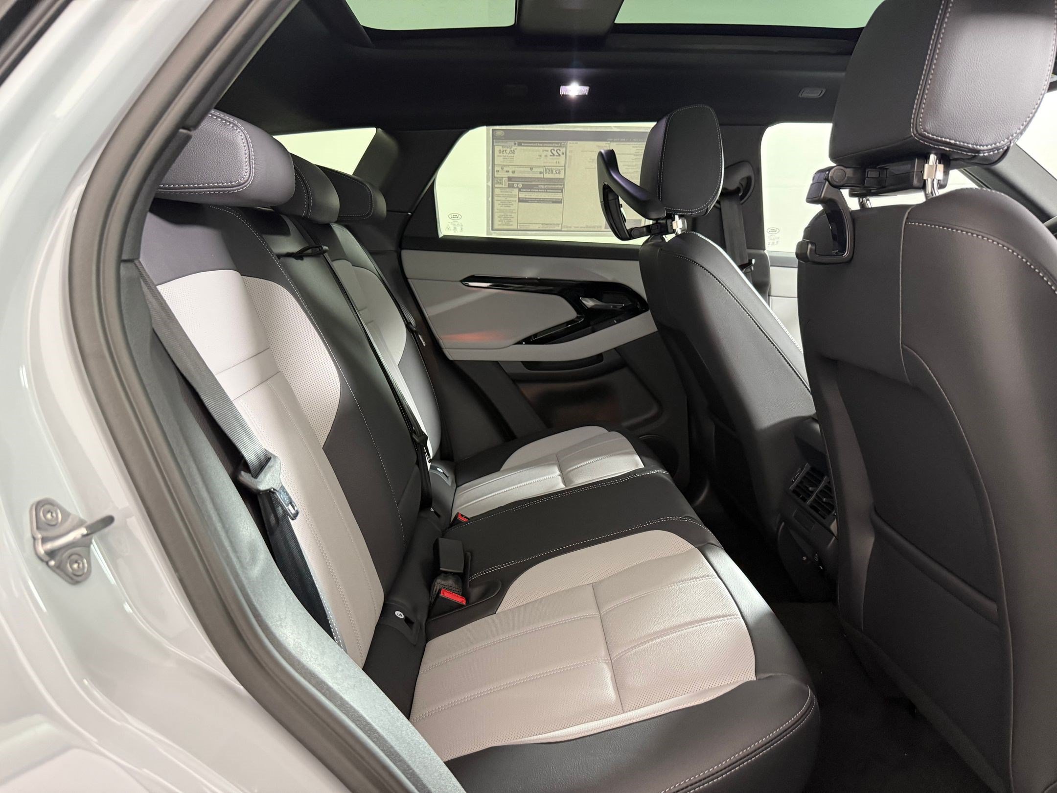 New 2026 Land Rover Range Rover Evoque Hoxton AWD/4WD image 27