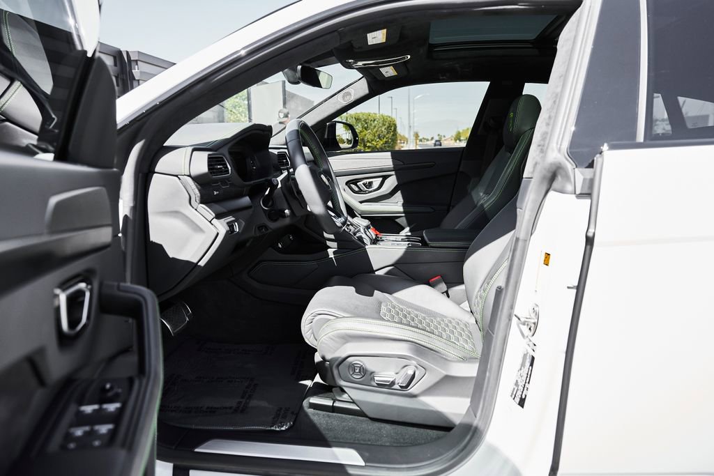 Used 2021 Lamborghini Urus image 26