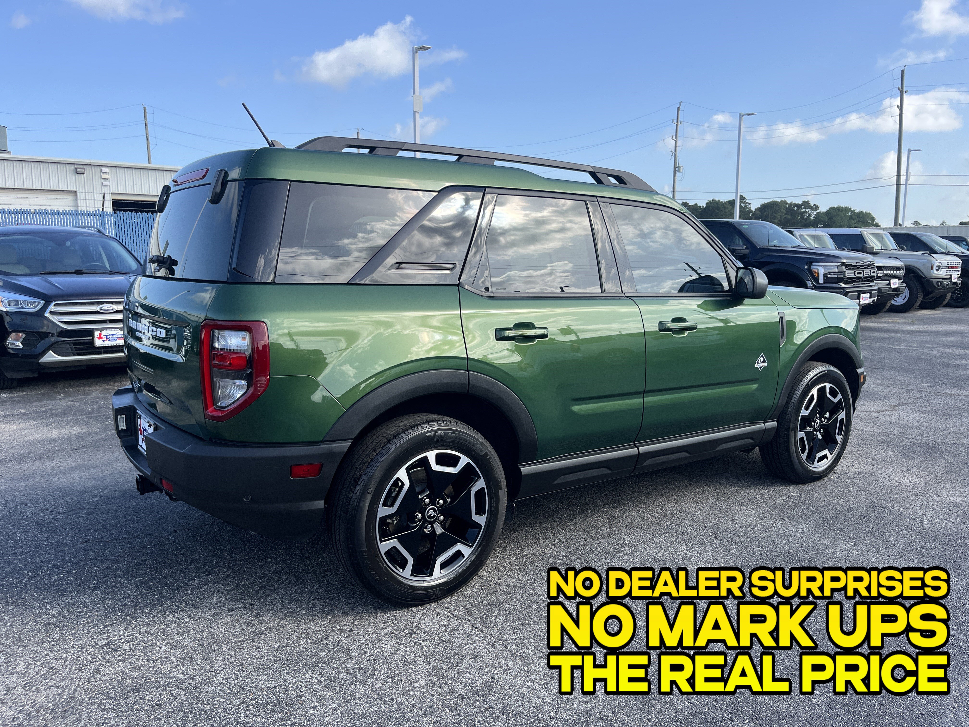 Used 2023 Ford Bronco Sport Outer Banks w/ Tech Package AWD/4WD image 2