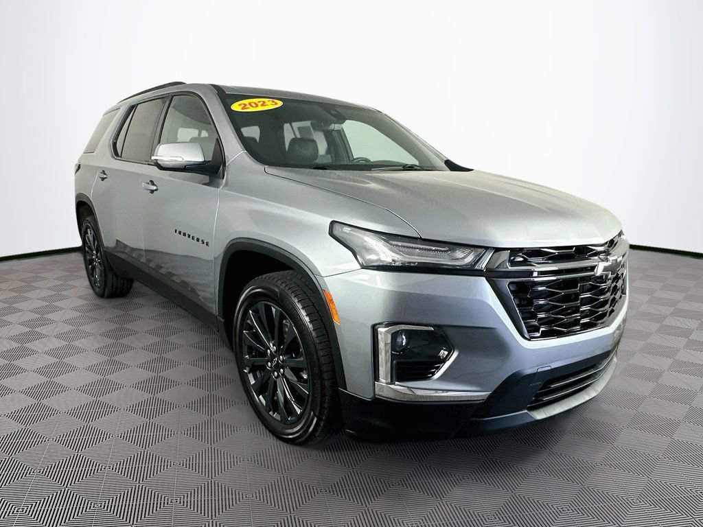 Used 2023 Chevrolet Traverse RS FWD image 3