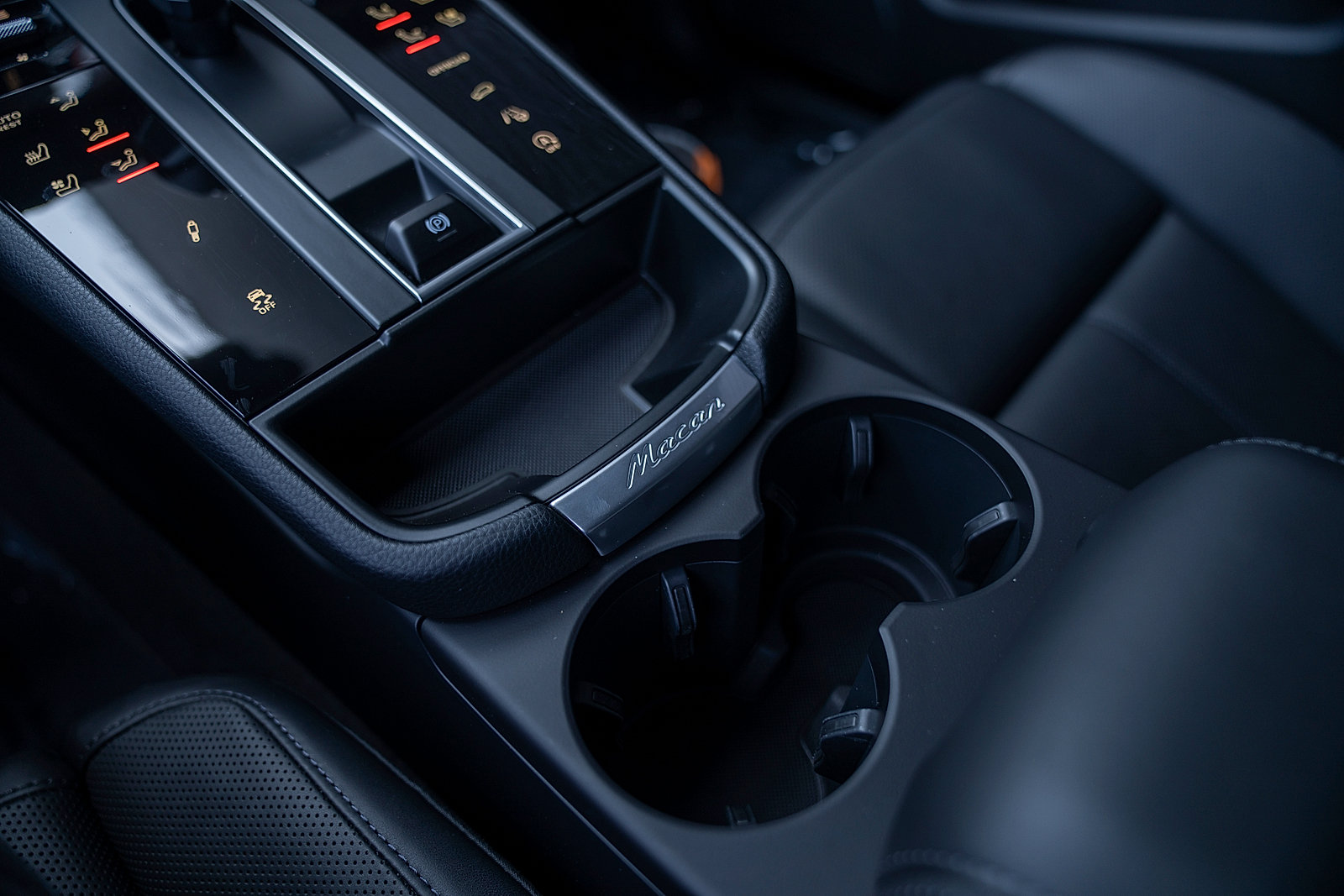Certified 2026 Porsche Macan Turbo AWD/4WD image 16