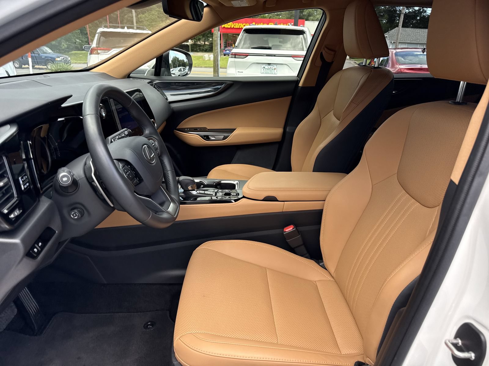 Used 2025 Lexus NX 250 FWD w/ Towing Package (2000 Lbs) image 9