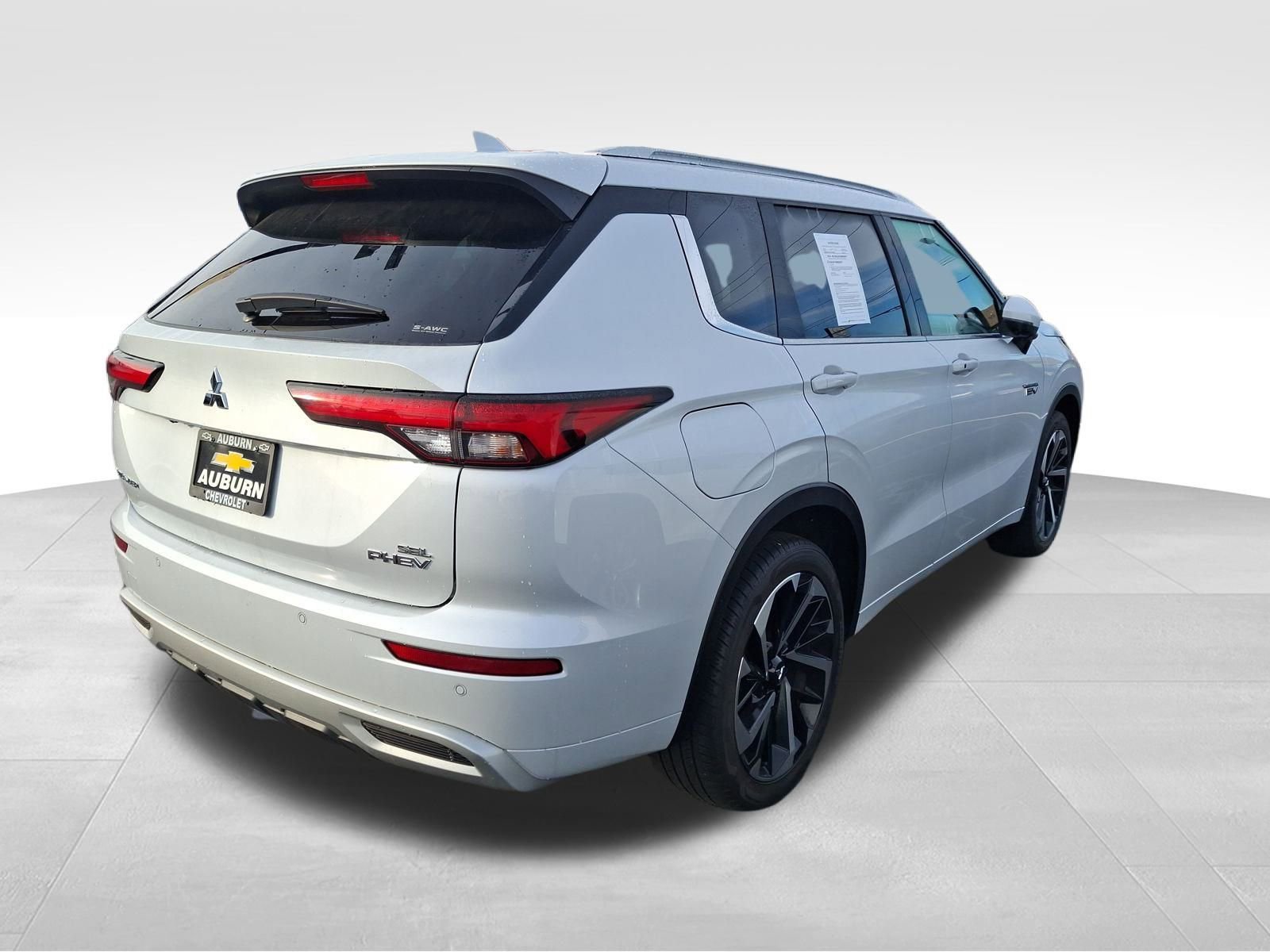 Used 2023 Mitsubishi Outlander SEL image 3