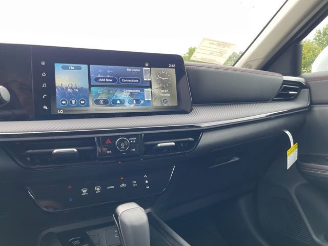 New 2025 Nissan Kicks SR image 18