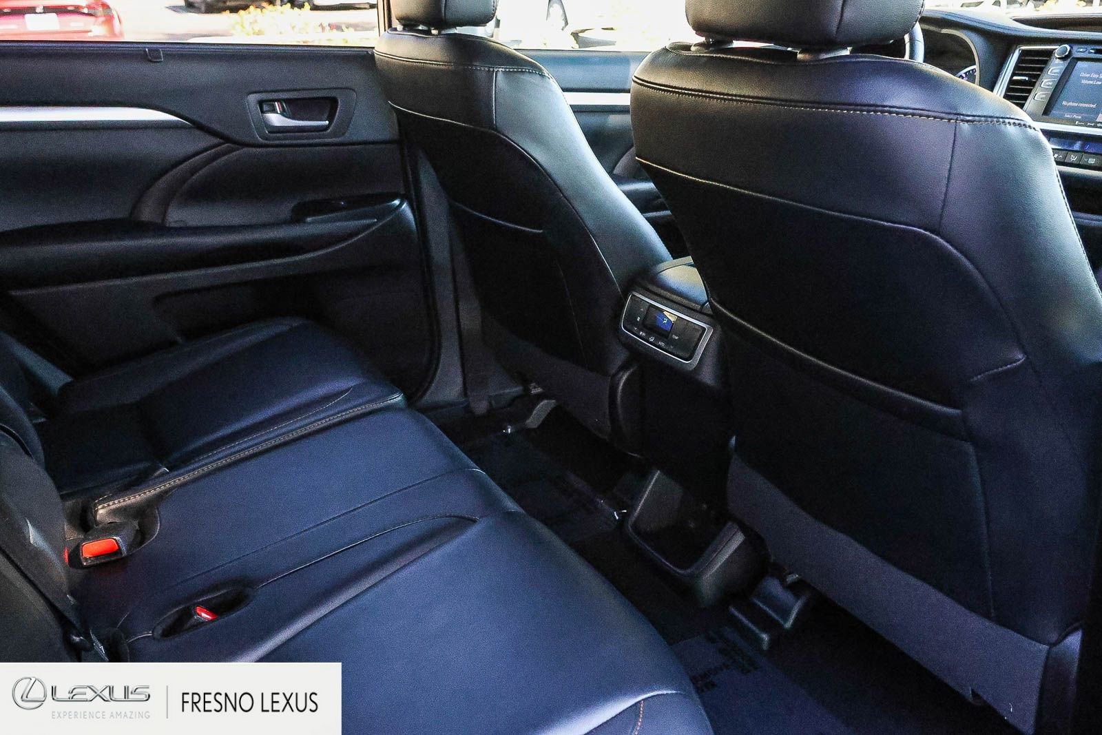 Used 2019 Toyota Highlander XLE w/ Carpet Mat Package (TMS) image 13