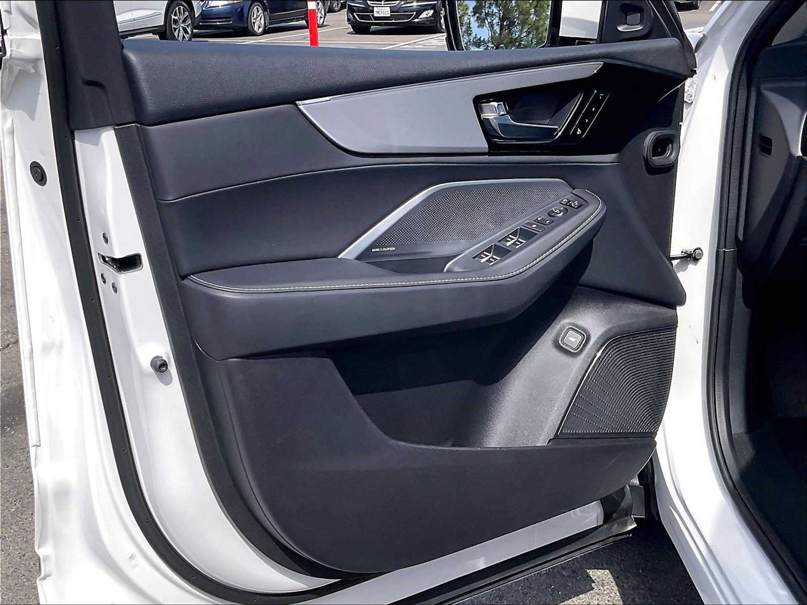 Used 2025 Acura MDX w/ Technology Package FWD image 24
