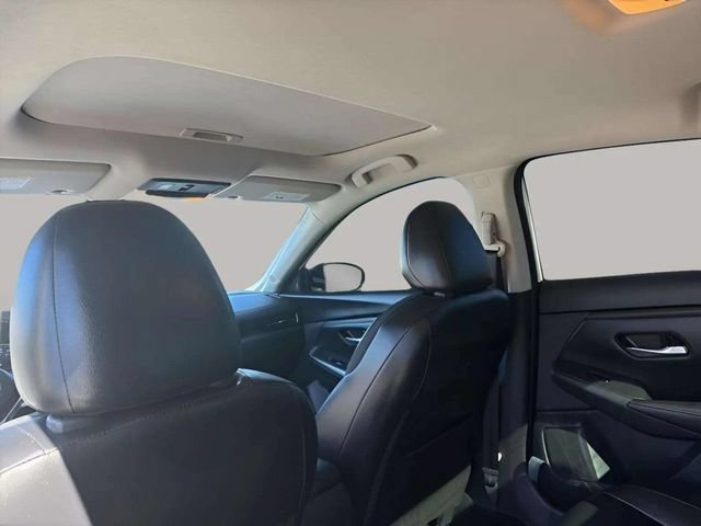 Used 2025 Nissan Sentra SR w/ SR Premium Package FWD image 7