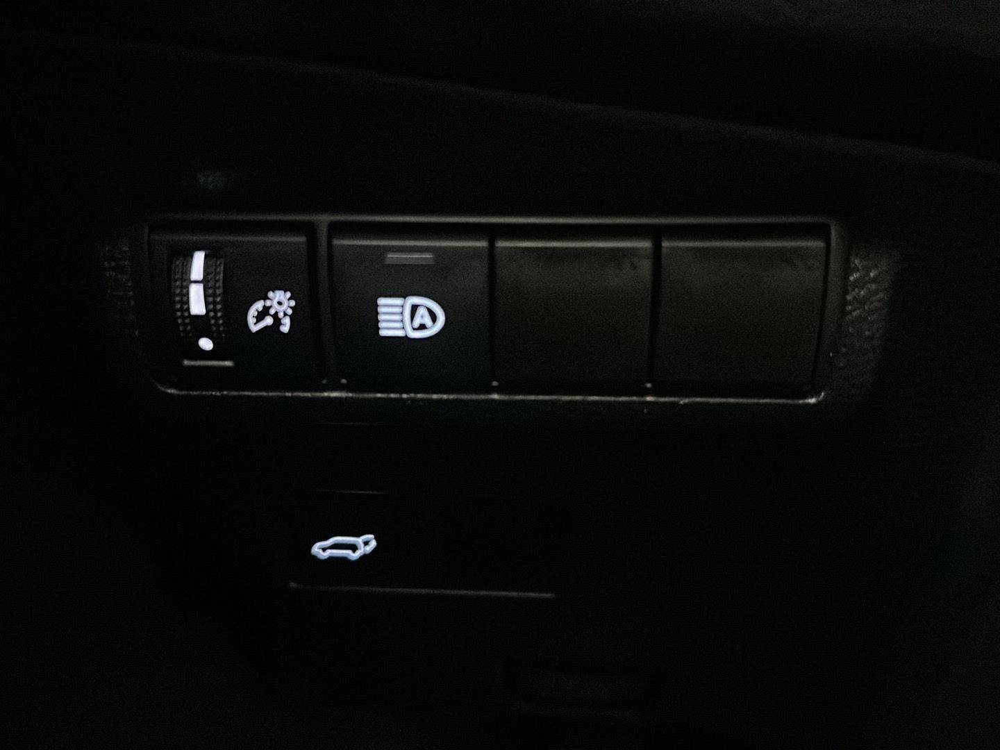 Used 2025 Toyota Corolla Cross XLE w/ Convenience Package image 14