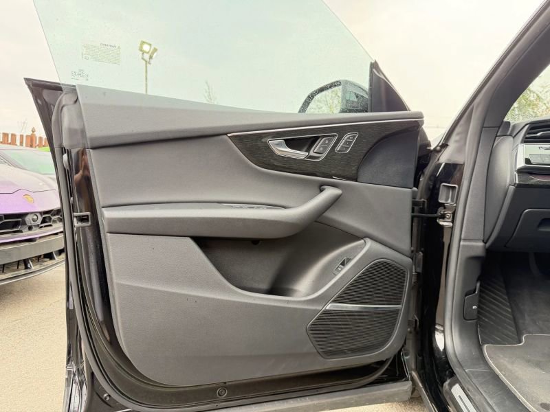 Used 2020 Audi Q8 Premium Plus w/ Premium Plus Package image 9