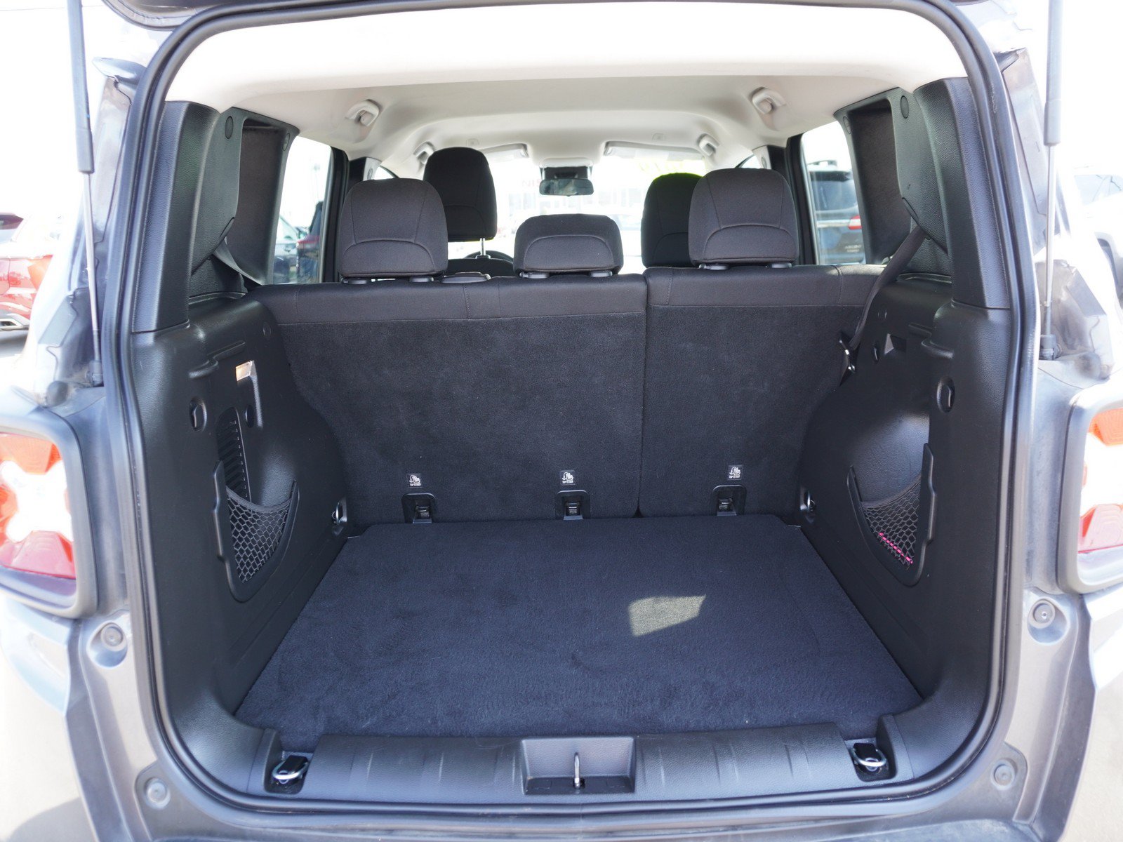 Used 2019 Jeep Renegade Latitude w/ Trailer Tow Group AWD/4WD image 12