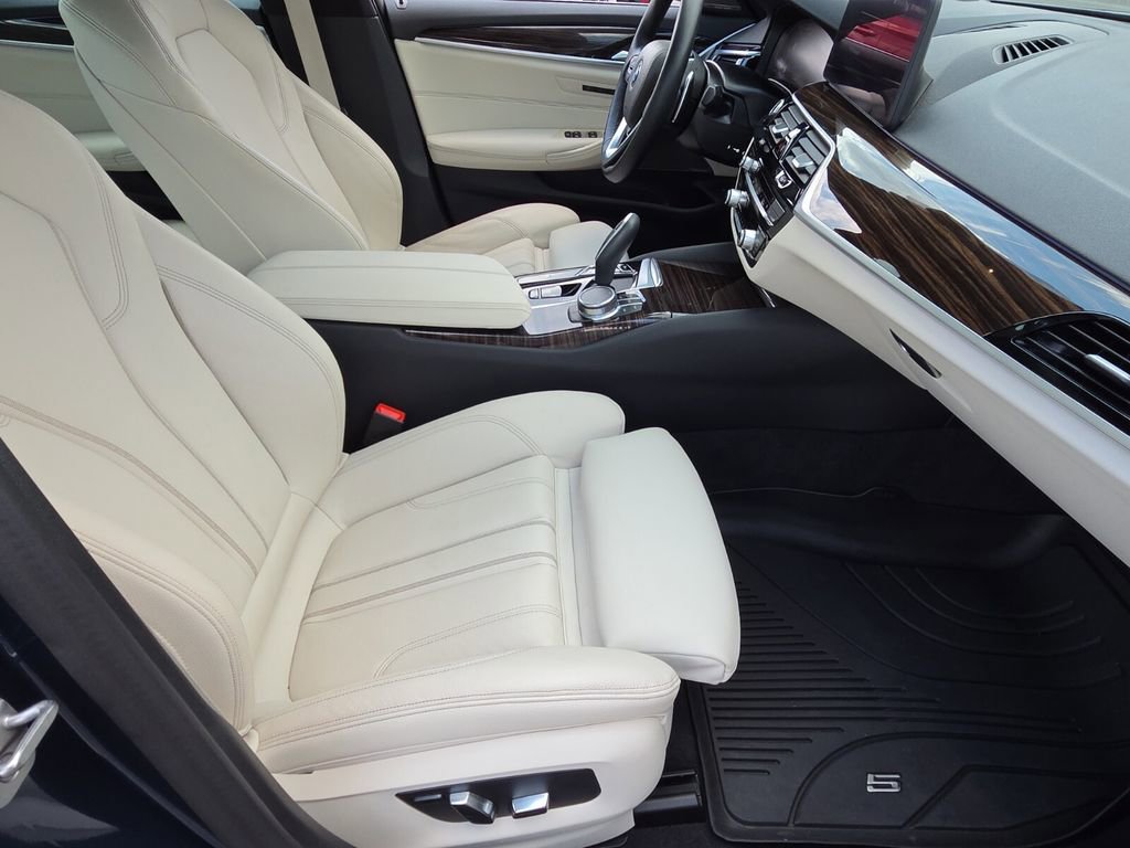 Used 2023 BMW 530i w/ Premium Package RWD image 19