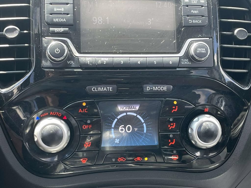 Used 2015 Nissan Juke SV AWD/4WD image 28