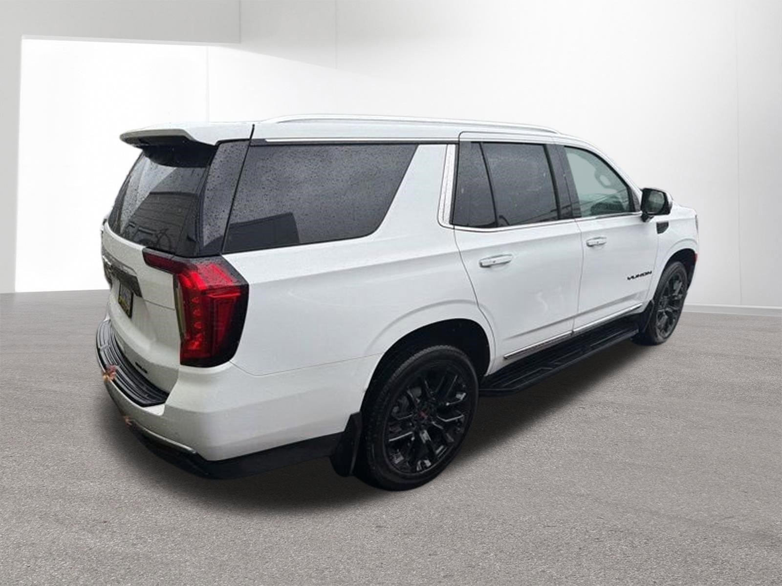 Used 2023 GMC Yukon SLT w/ SLT Premium Package AWD/4WD image 4