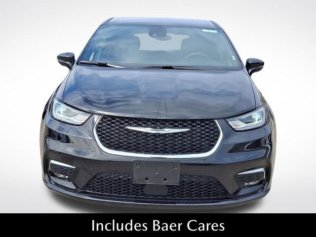 Used 2025 Chrysler Pacifica Select image 2