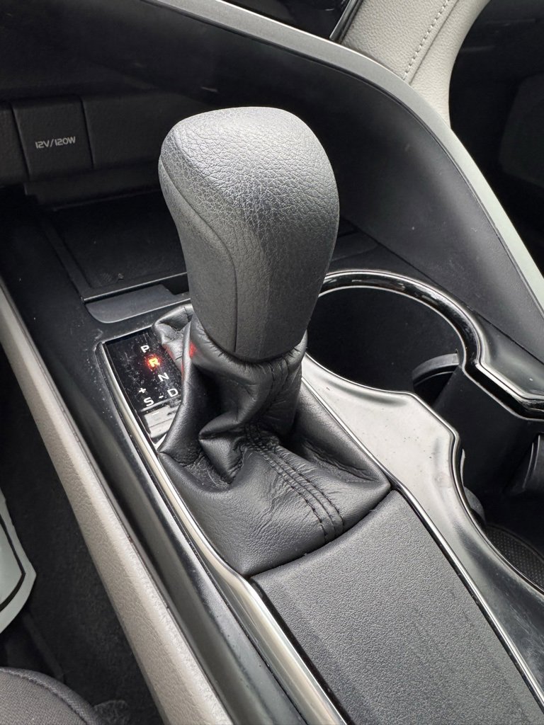 Used 2019 Toyota Camry L image 21