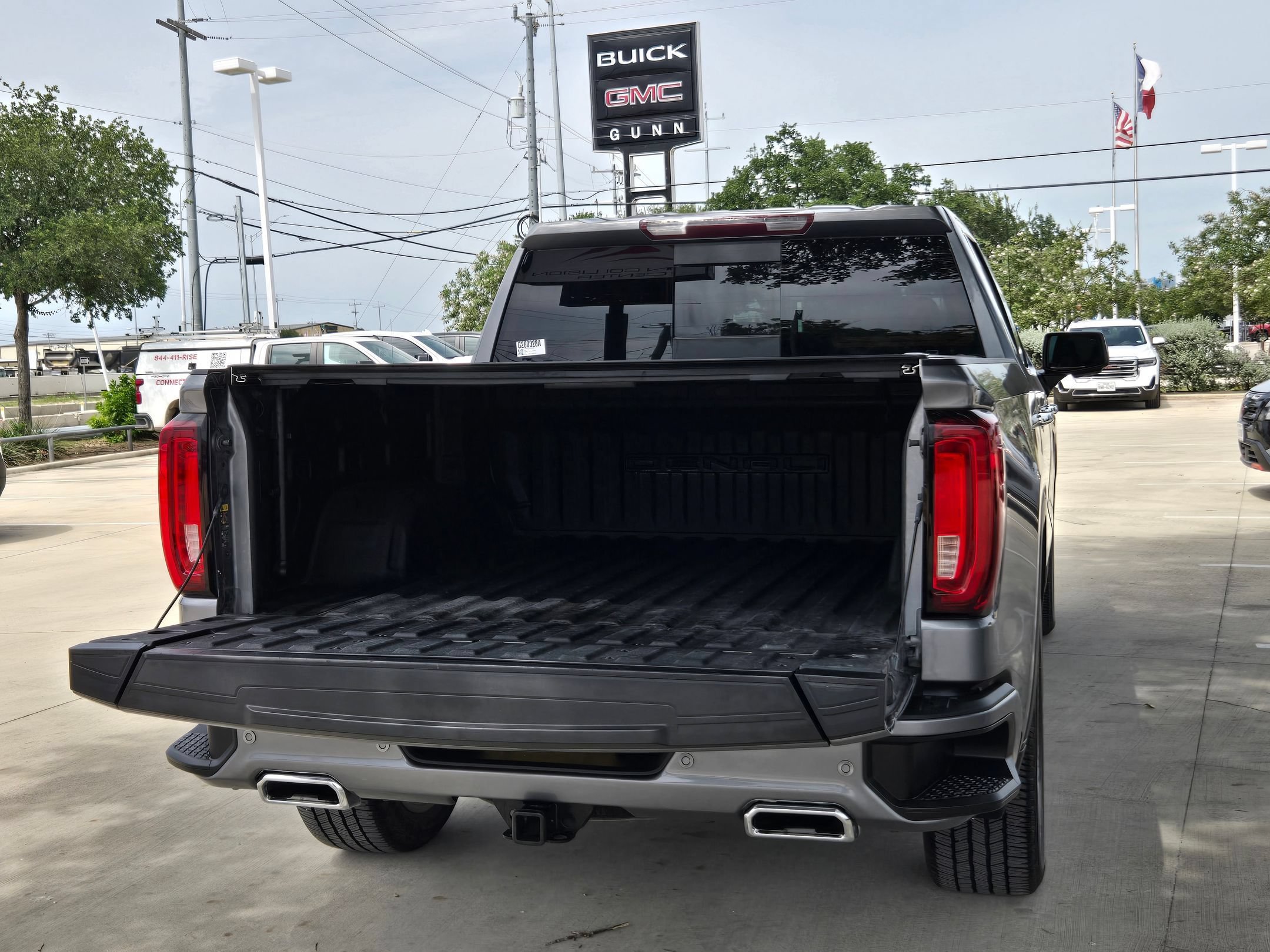 Used 2022 GMC Sierra 1500 Denali w/ Denali Premium Package AWD/4WD image 26