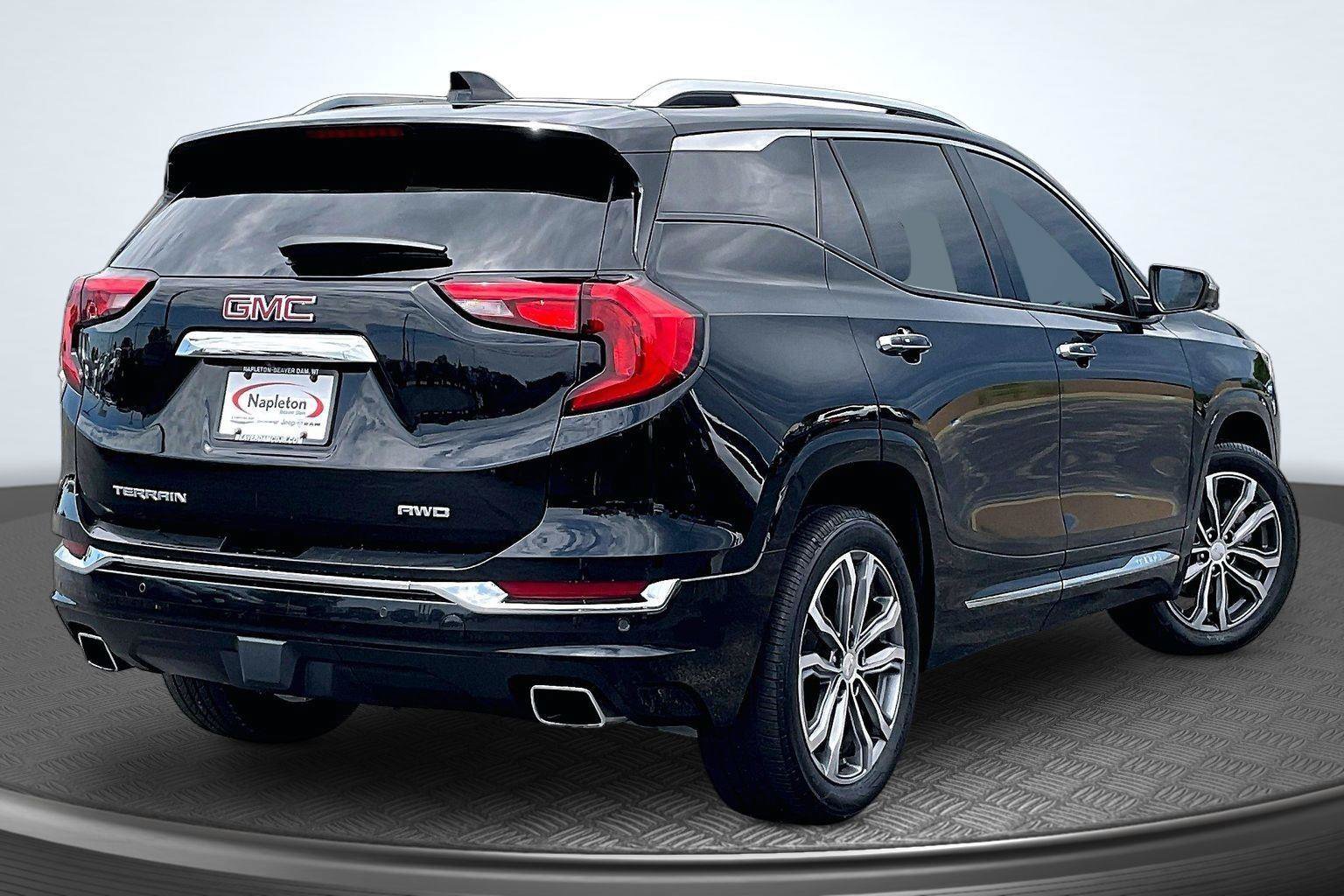 Used 2018 GMC Terrain Denali w/ Driver Alert Package II AWD/4WD image 2
