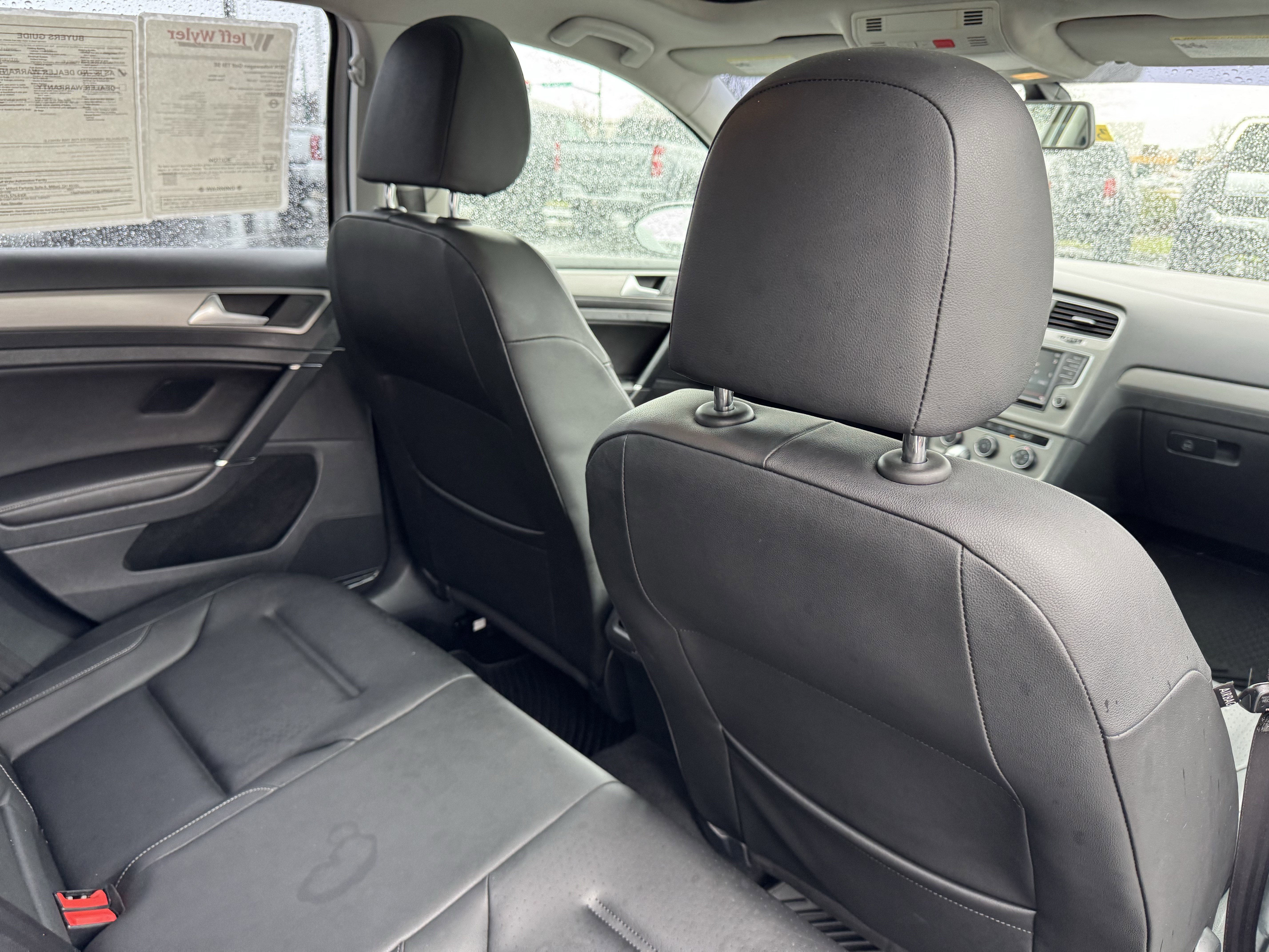 Used 2016 Volkswagen Golf SE image 36