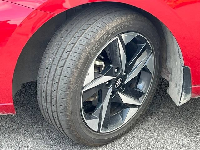 Used 2023 Hyundai Elantra SEL w/ Convenience Package FWD image 3