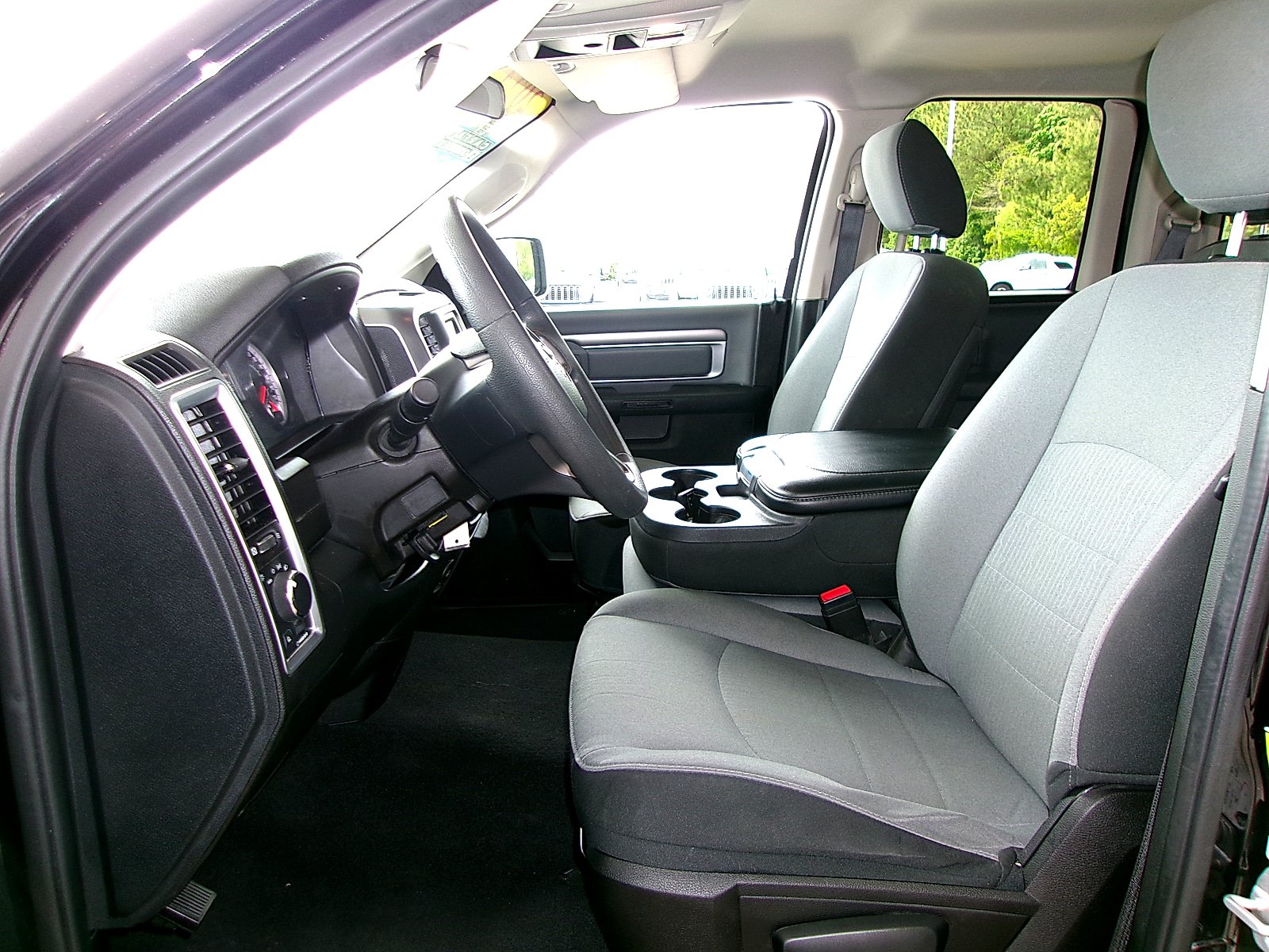 Used 2024 RAM 1500 Classic SLT AWD/4WD image 16