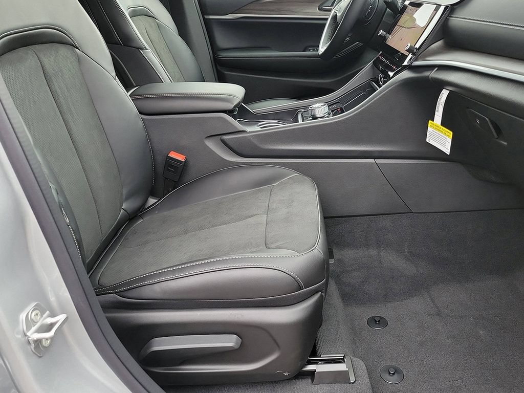 New 2026 Jeep Grand Cherokee Altitude AWD/4WD image 22