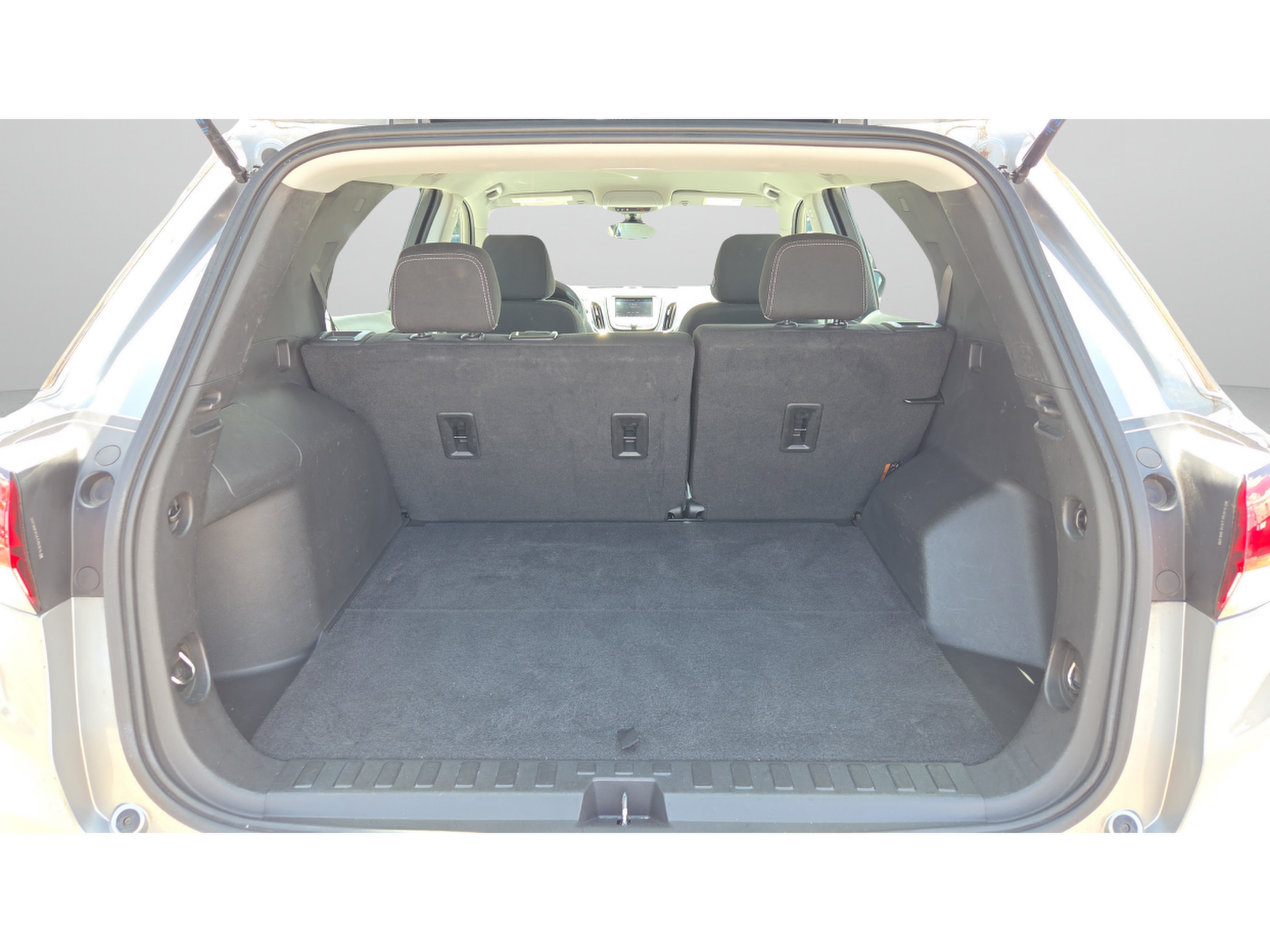 Used 2023 Chevrolet Equinox LS w/ Sport Edition FWD image 9