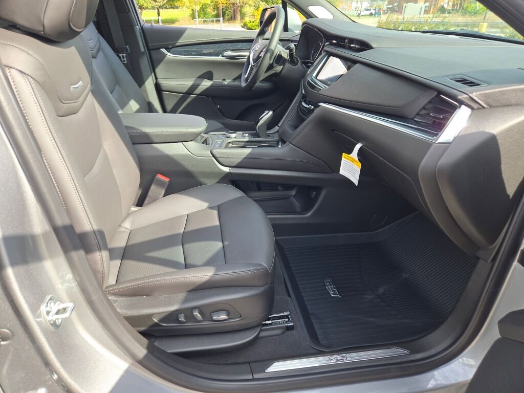 New 2025 Cadillac XT5 Premium Luxury w/ LPO, Floor Liner Package image 6