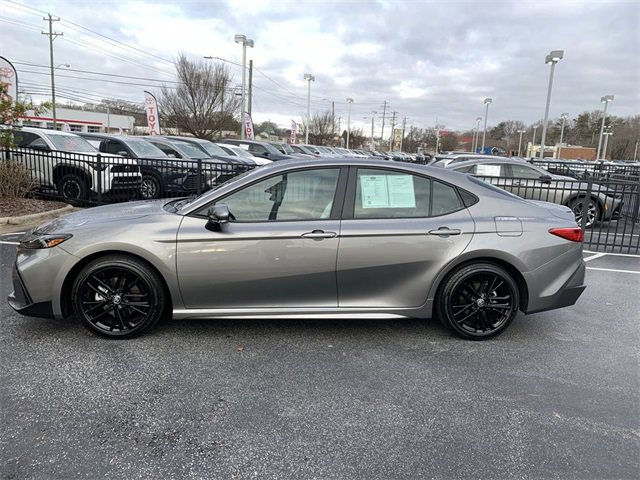 Used 2025 Toyota Camry SE image 5