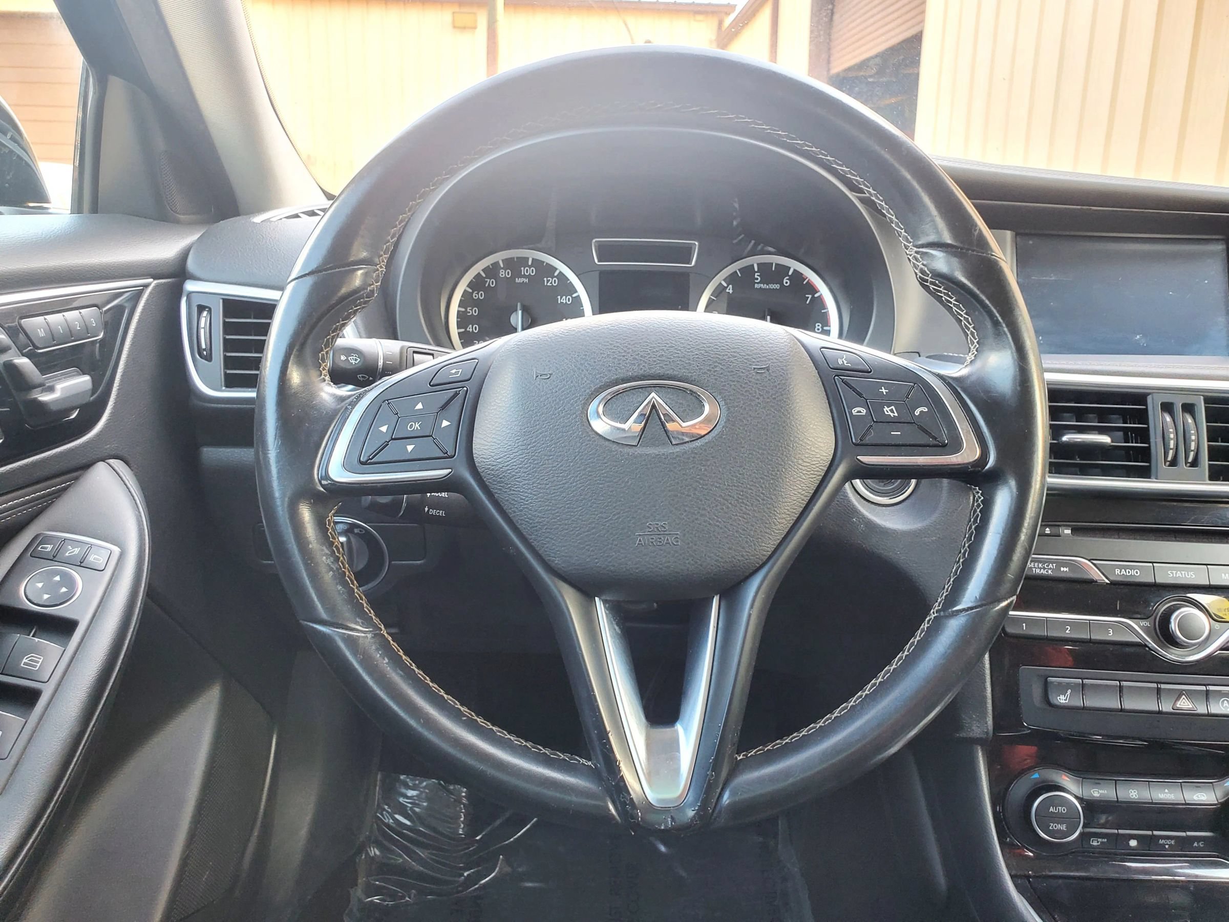Used 2017 INFINITI QX30 AWD image 32