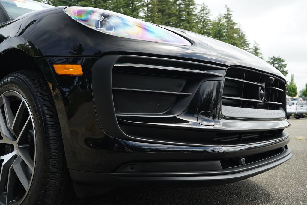 Used 2024 Porsche Macan AWD/4WD image 36