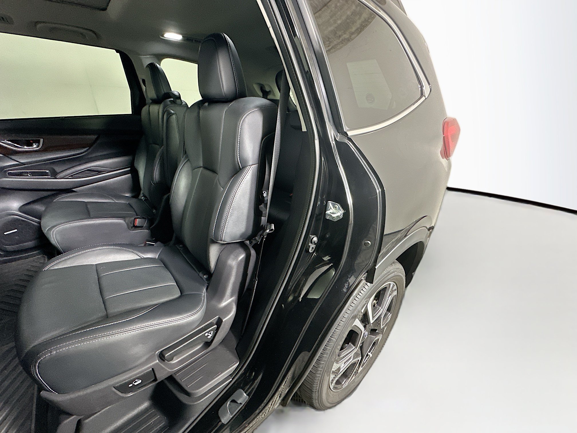 Used 2023 Subaru Ascent Touring AWD/4WD image 26