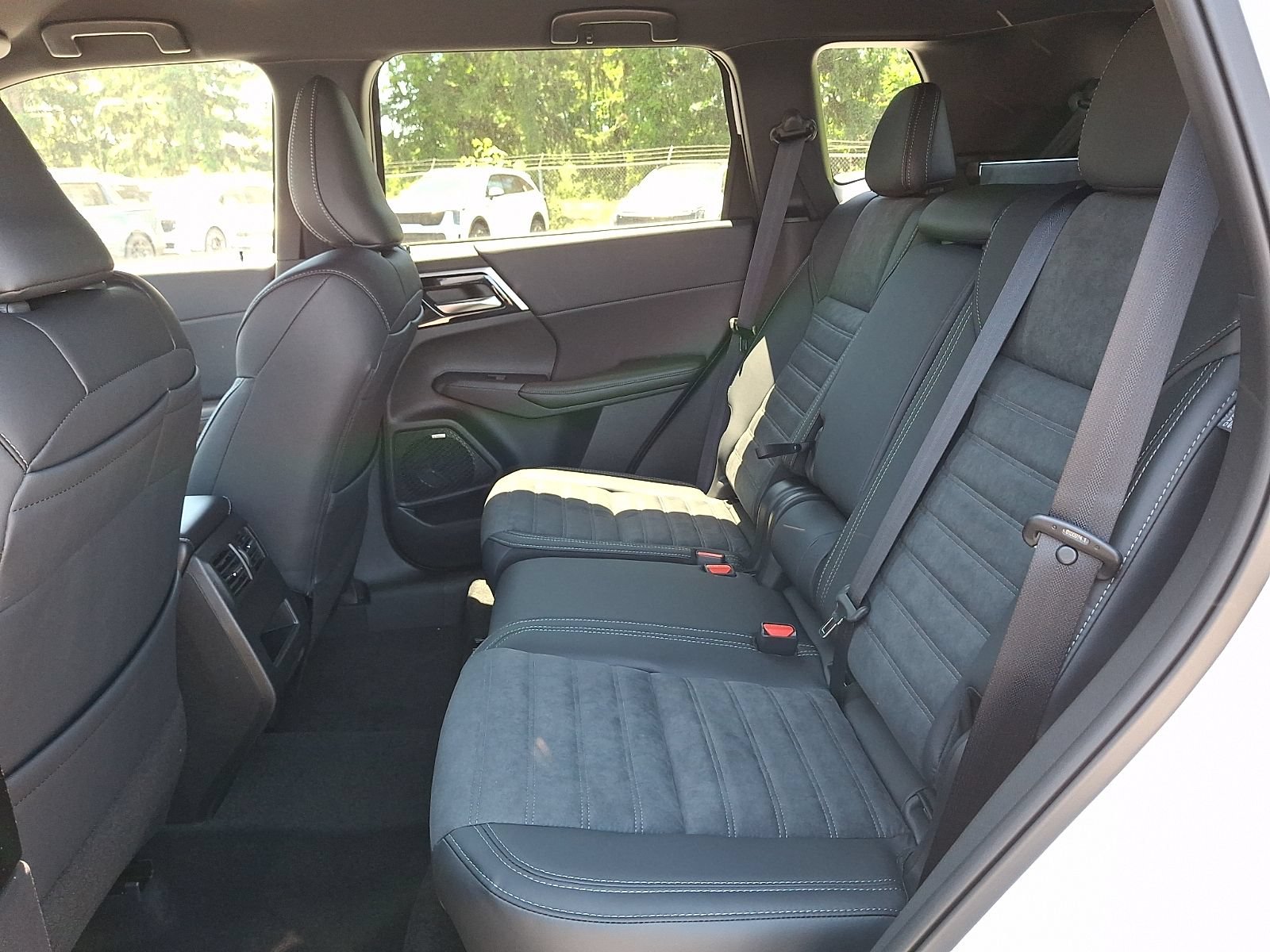 New 2026 Mitsubishi Outlander LE AWD/4WD image 11