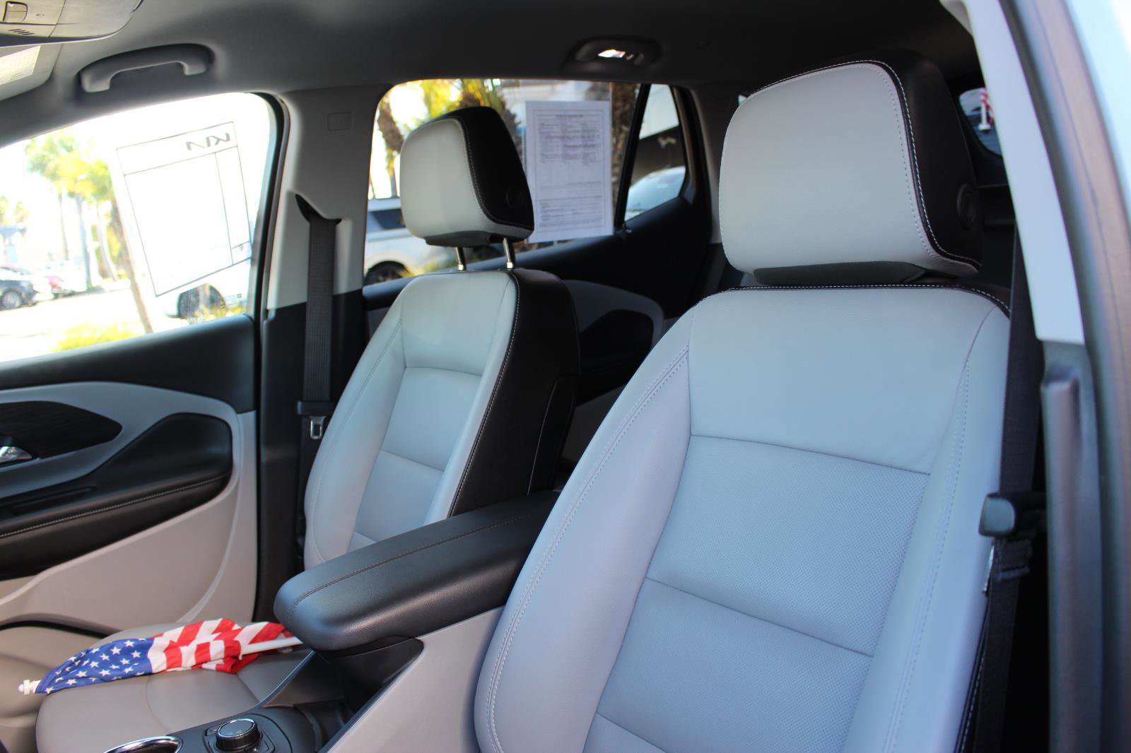 Used 2024 GMC Terrain SLT image 17