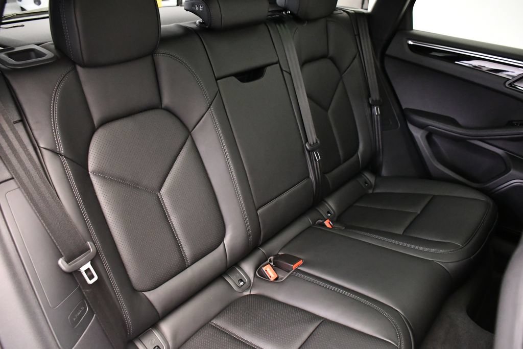 Certified 2026 Porsche Macan AWD/4WD image 56