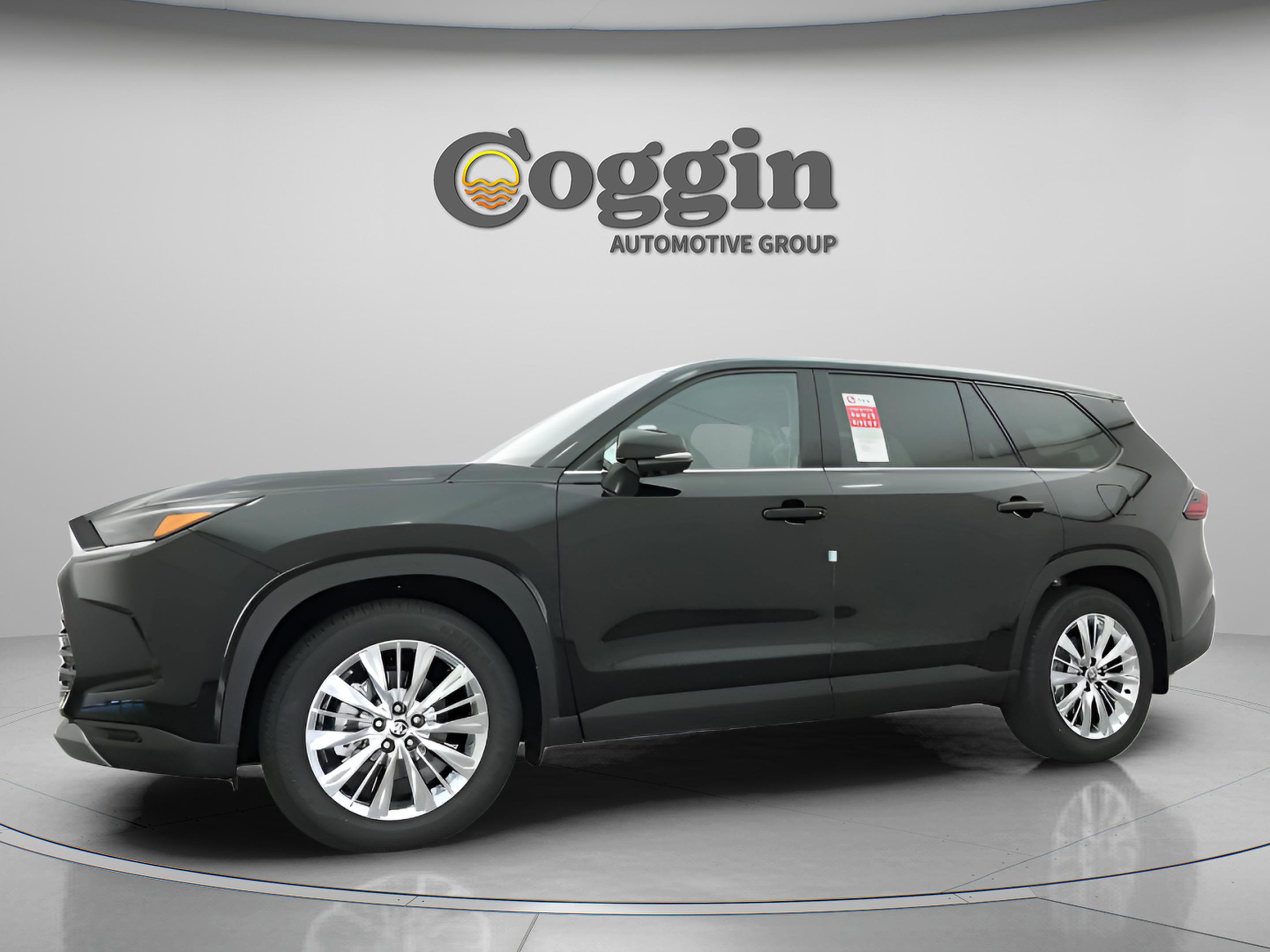 Used 2025 Toyota Grand Highlander AWD image 4